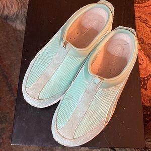 Shoe easy spirit slide.  Light blue